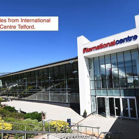 247 Serviced Accommodation In Telford- 3Br House Экстерьер фото