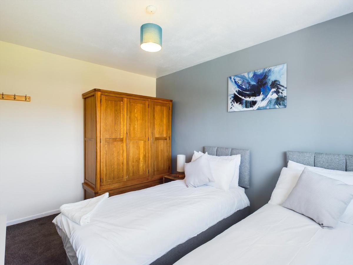 247 Serviced Accommodation In Telford- 3Br House Экстерьер фото