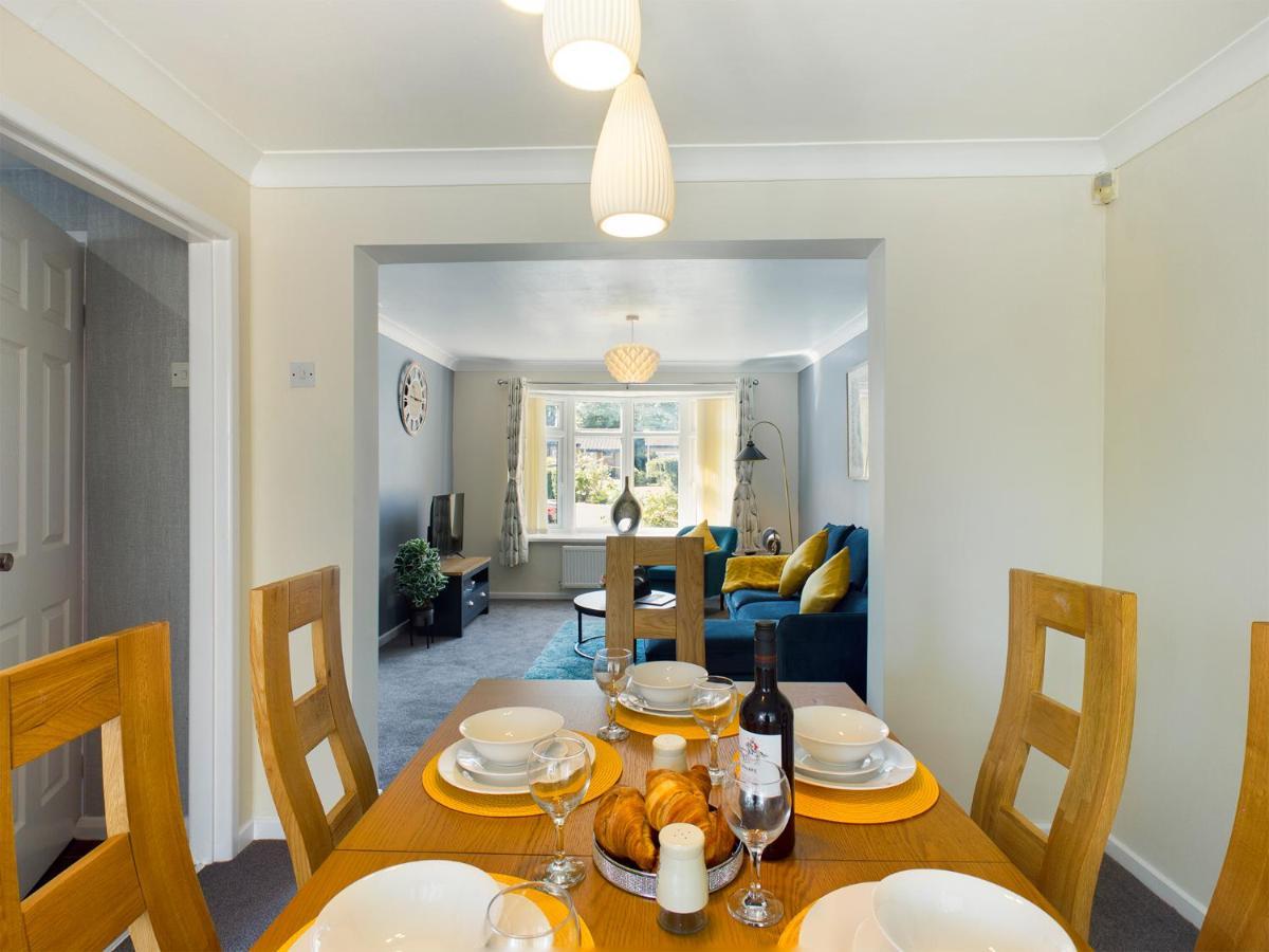 247 Serviced Accommodation In Telford- 3Br House Экстерьер фото