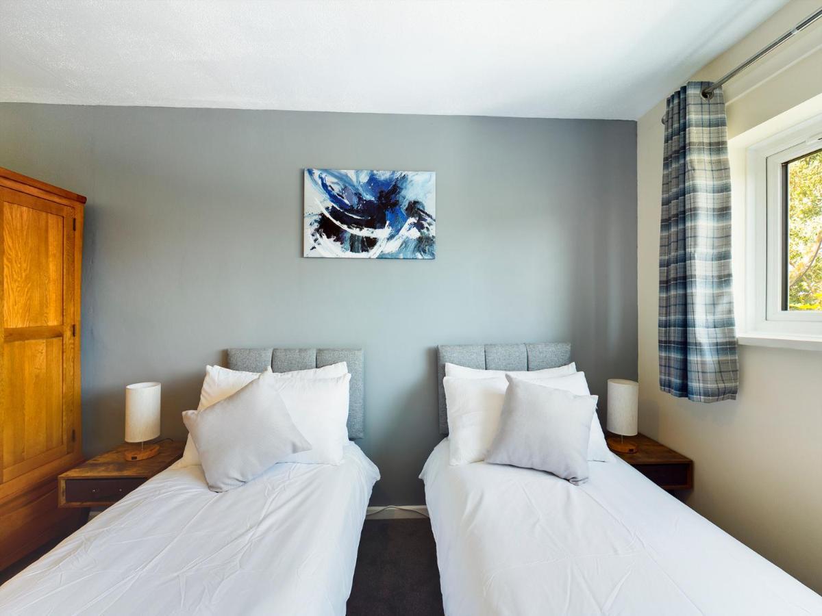 247 Serviced Accommodation In Telford- 3Br House Экстерьер фото