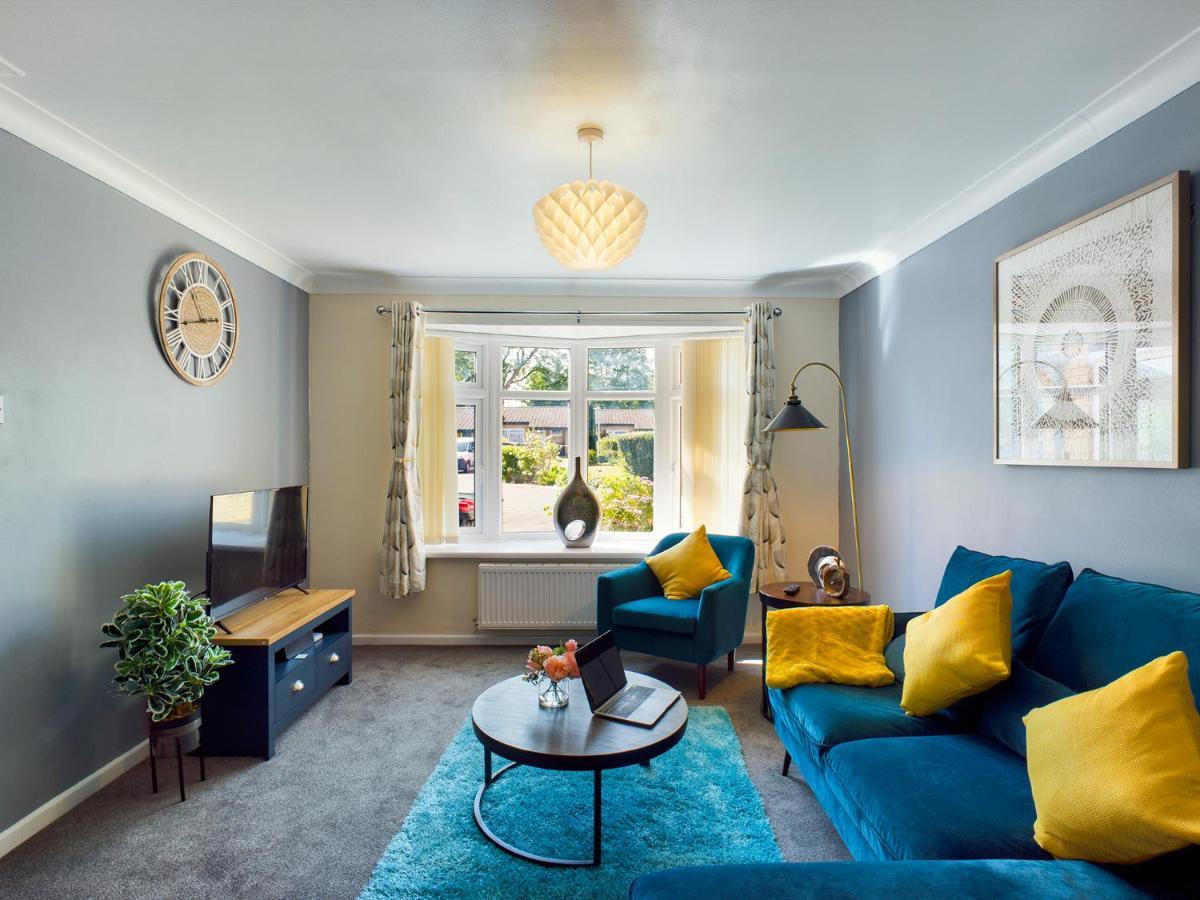 247 Serviced Accommodation In Telford- 3Br House Экстерьер фото