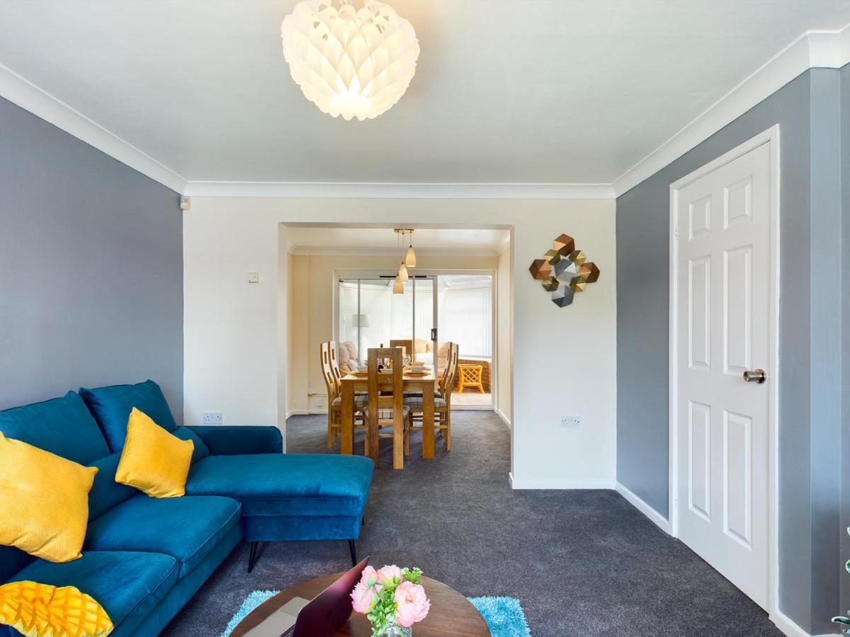 247 Serviced Accommodation In Telford- 3Br House Экстерьер фото